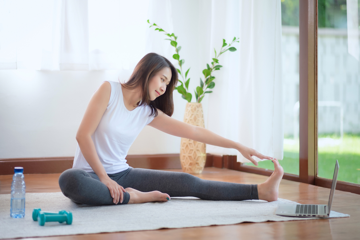 50代女性の美姿勢・冷え・むくみ対策｜ストレッチソックス®︎で無理なく続く新習慣の始め方